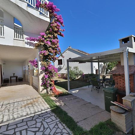 2 Bedroom Cozy Apartment In Marina Exterior photo