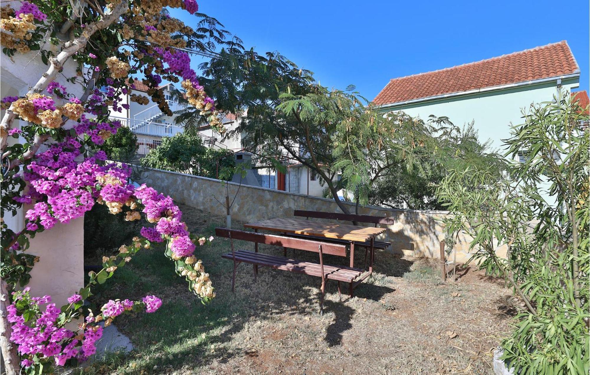2 Bedroom Cozy Apartment In Marina Exterior photo