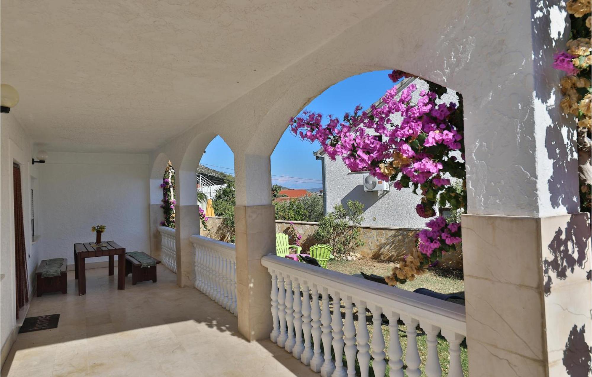 2 Bedroom Cozy Apartment In Marina Exterior photo
