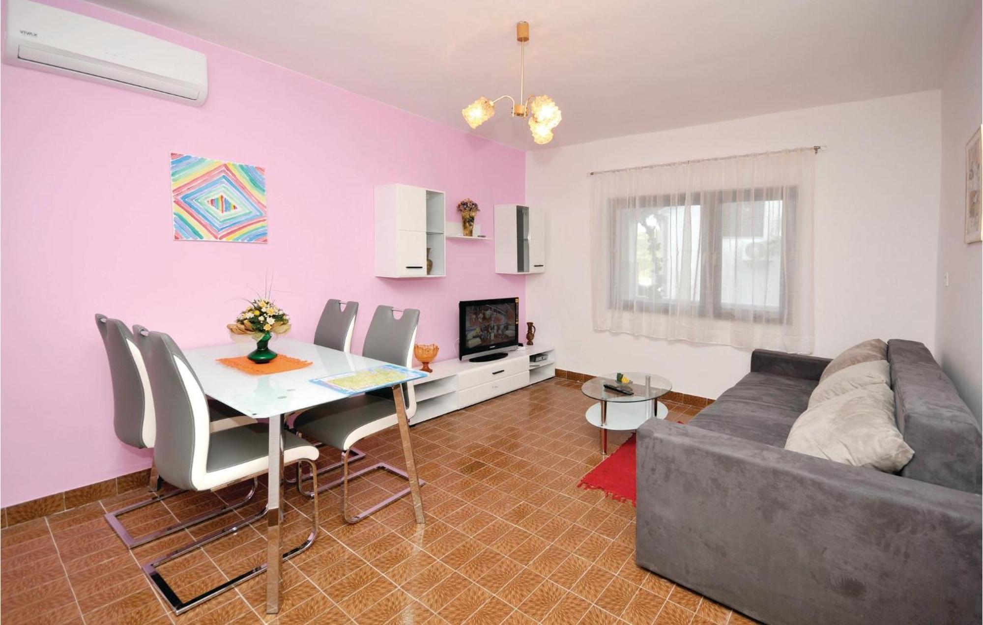 2 Bedroom Cozy Apartment In Marina Exterior photo